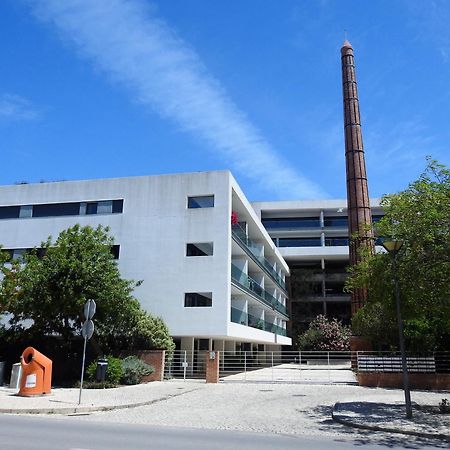 Lagos Factory Green Luaran gambar